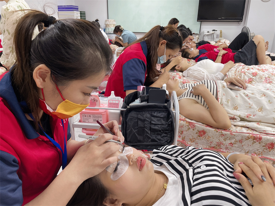 美睫是什么？南寧哪里可以學(xué)美睫？