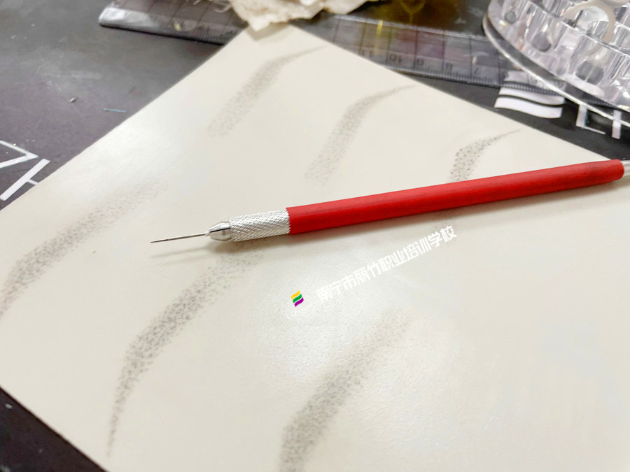 紋眉眉形設(shè)計技巧，南寧紋眉專業(yè)培訓(xùn)