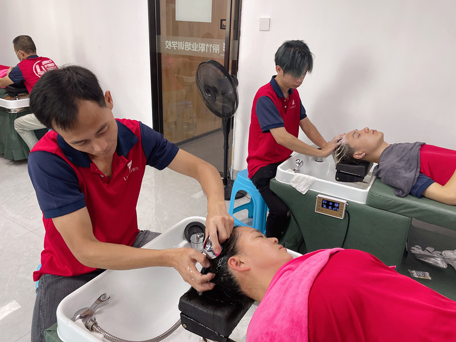 頭發(fā)分叉如何護(hù)理，零基礎(chǔ)學(xué)護(hù)發(fā)