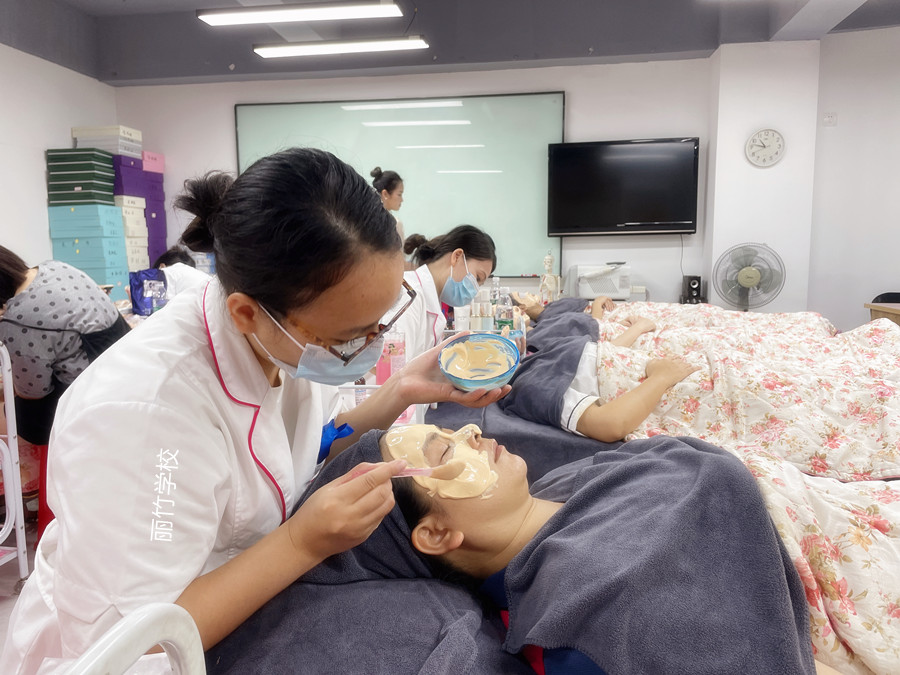 紋眉后可以敷面膜嗎？廣西紋繡師解釋給你聽