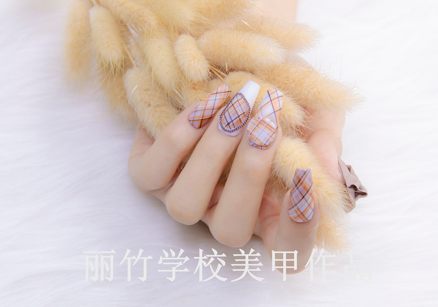 適合新手的美甲款式，廣西美甲款式進修培訓分享