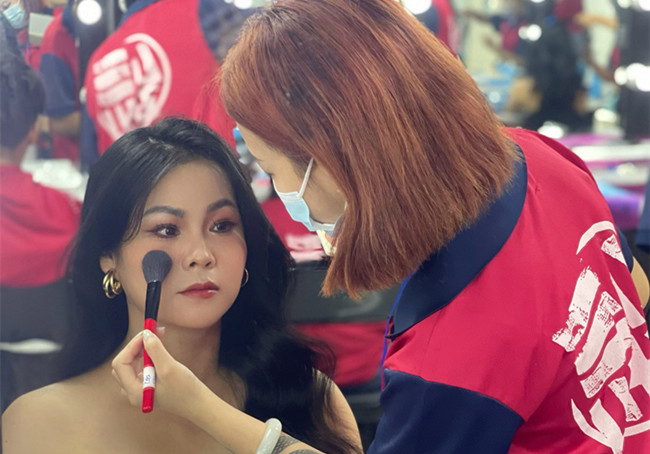 披發(fā)造型新娘，零基礎(chǔ)化妝造型