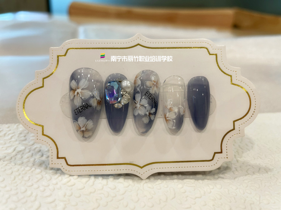 花卉美甲，南寧美甲進(jìn)修提升