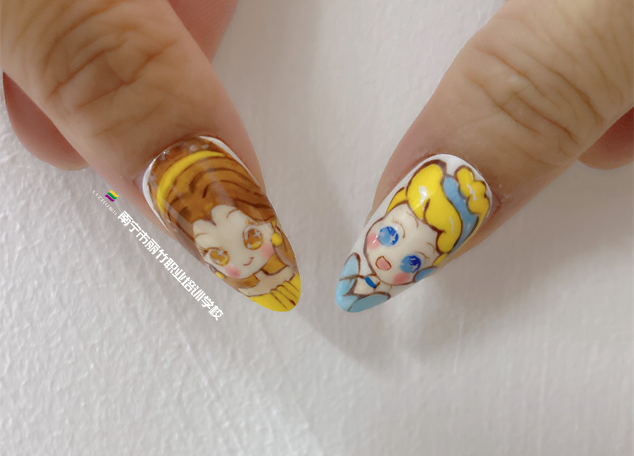 手繪卡通美甲，南寧美甲職業(yè)教育作品