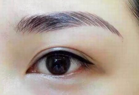 為什么眉毛和美瞳線(xiàn)要一起紋？南寧紋繡造型學(xué)校解析