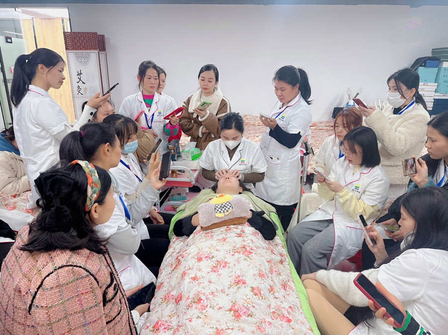 南寧頭療技師：為什么要經(jīng)絡(luò)梳梳頭？