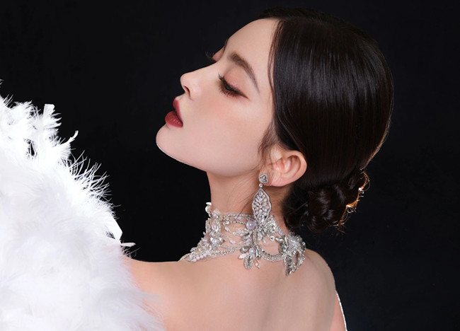  古力娜扎白天鵝仿妝，南寧化妝造型師分享