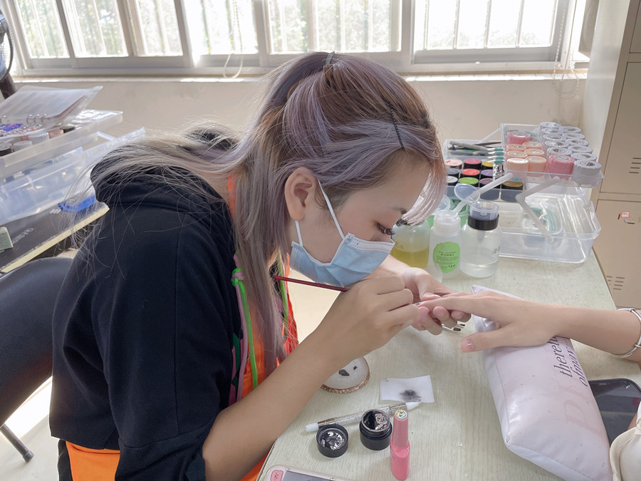 南寧美甲進(jìn)修，零基礎(chǔ)美甲學(xué)習(xí)作品