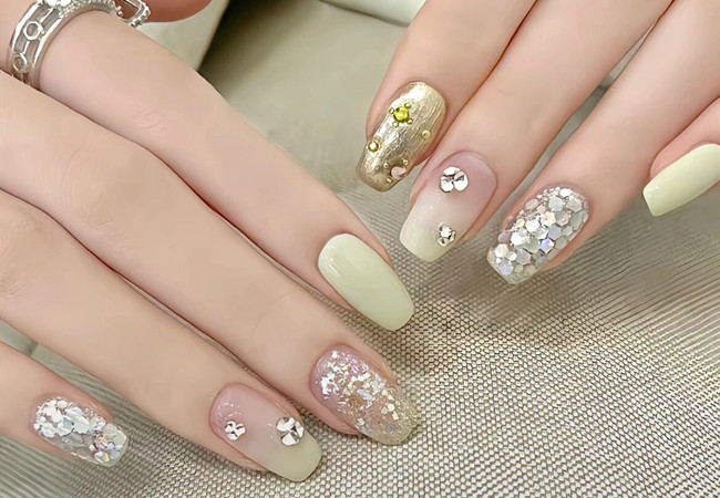 春季彩色美甲，廣西美甲店學(xué)徒推薦款