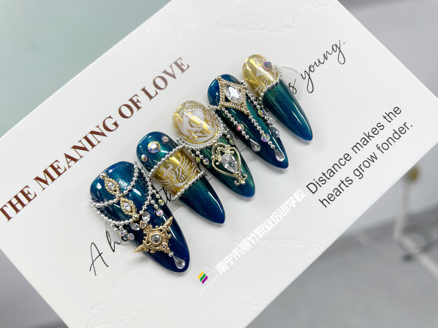 什么是巴洛克美甲|  南寧學(xué)美甲學(xué)費便宜