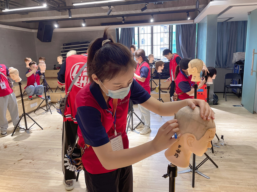 美發(fā)剃刀的使用技巧，廣西美發(fā)理發(fā)職業(yè)學(xué)校告訴你