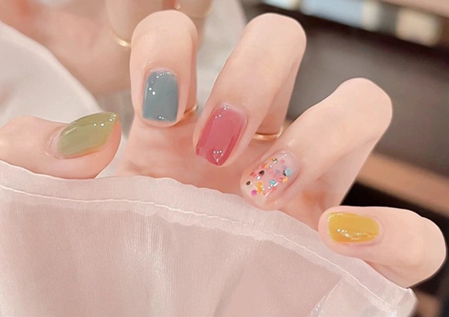 夏日多巴胺美甲，廣西美甲網(wǎng)紅造型培訓(xùn)分享