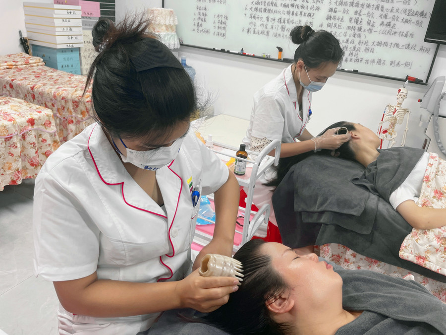 頭療養(yǎng)發(fā)基本流程，南寧頭皮養(yǎng)發(fā)護(hù)理班實(shí)操講解