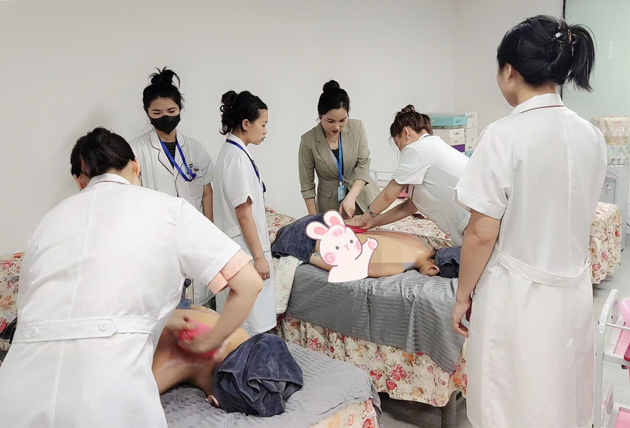 揉腹的好處，南寧美容美體健康學校講解