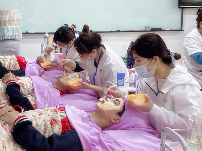 大愛喜歡軟膜粉護(hù)膚的原因，廣西學(xué)皮膚管理