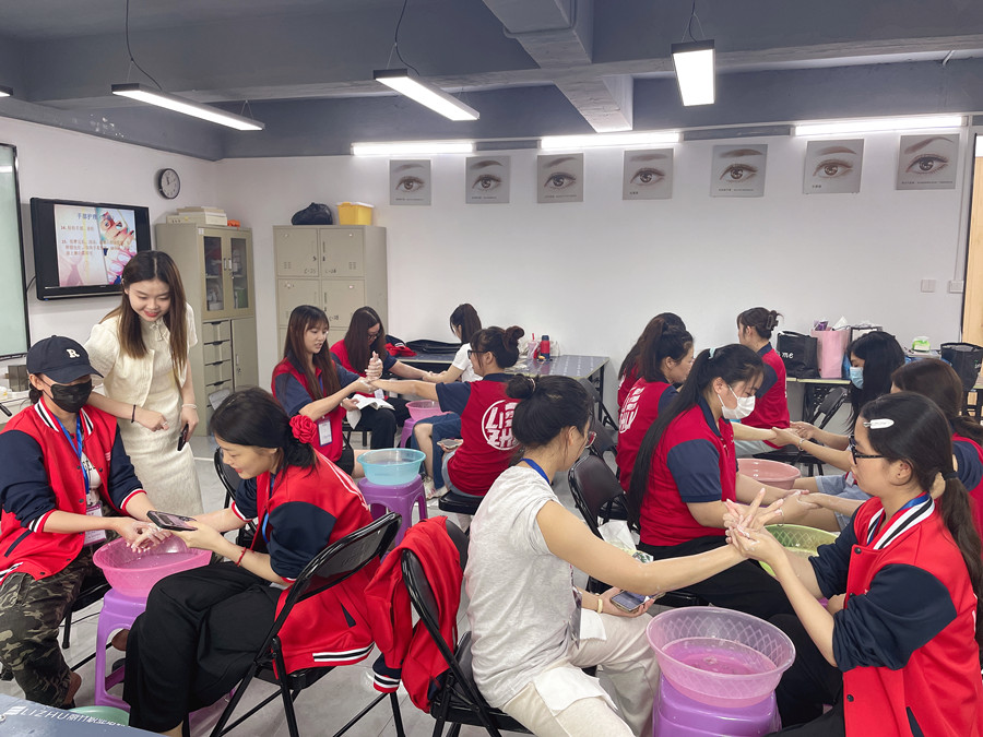 美甲手部護理的好處，南寧美甲培訓課程講解