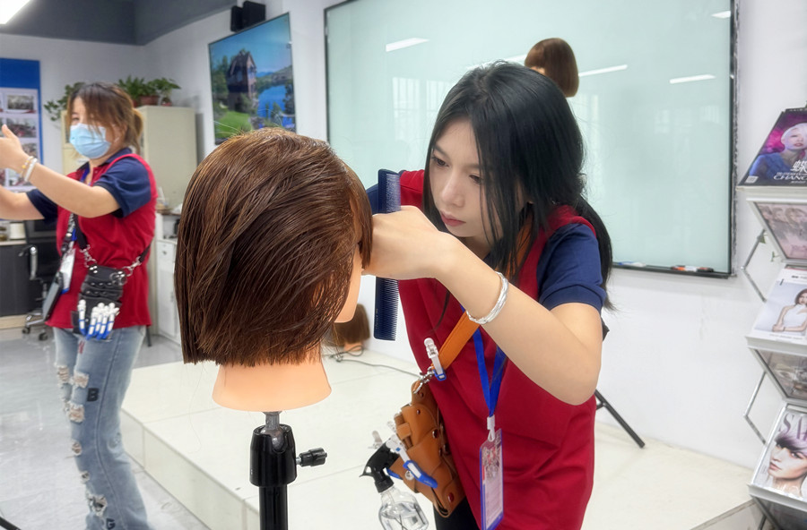 南寧美發(fā)培訓(xùn)課程：經(jīng)典廂式齊裝是什么？