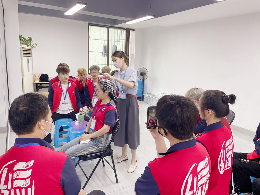 中式洗頭流程，南寧學洗頭的學校實訓課堂