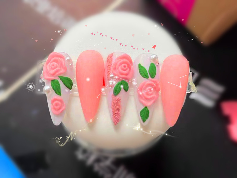 粉色玫瑰雕花美甲，南寧美甲學(xué)習(xí)