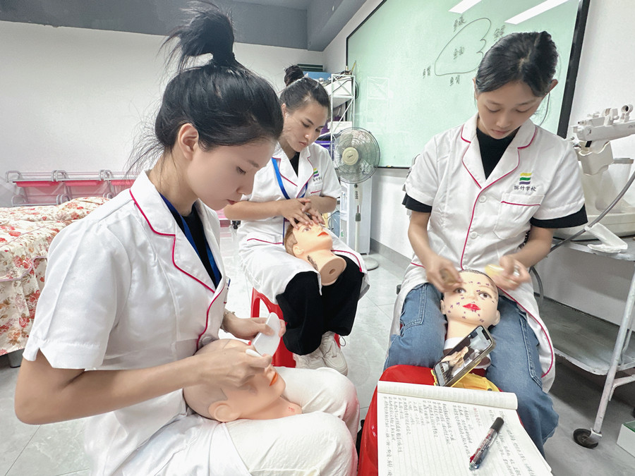 眼部疏通的必要性，廣西美容中醫(yī)學(xué)校講解