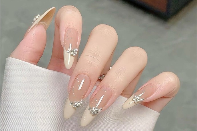 法式蝴蝶結(jié)美甲，廣西美甲款式