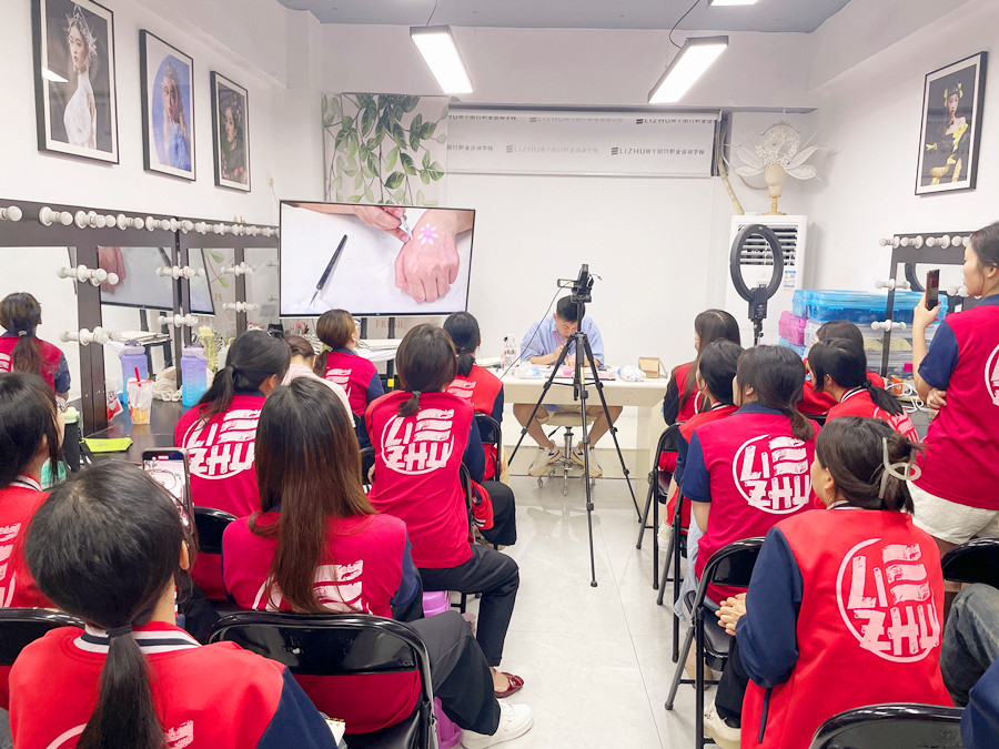 什么是面部彩繪？面部彩繪零基礎(chǔ)學(xué)習(xí)