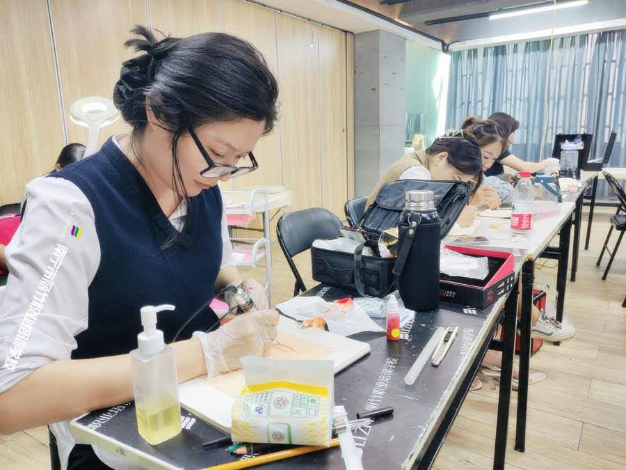 廣西正規(guī)紋繡學(xué)校排行：紋繡設(shè)計(jì)關(guān)鍵點(diǎn)解析