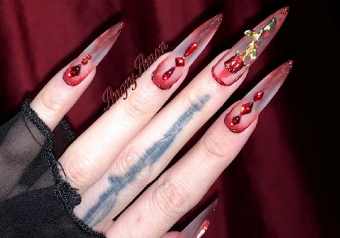 惡女美甲款式，廣西美甲職業(yè)技師學(xué)校準(zhǔn)備好了