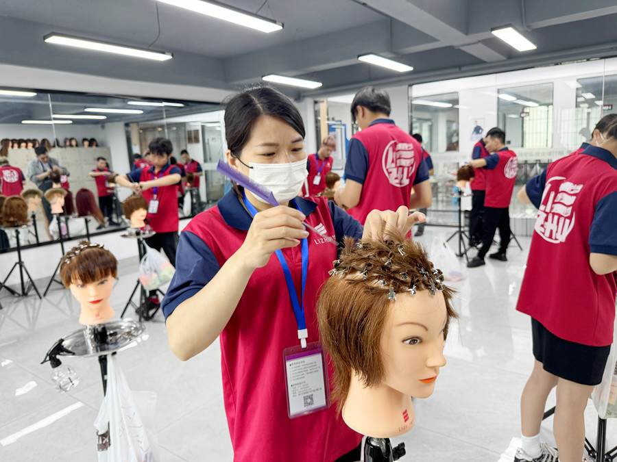 什么叫鋼夾燙？南寧學燙發(fā)哪家比較好？