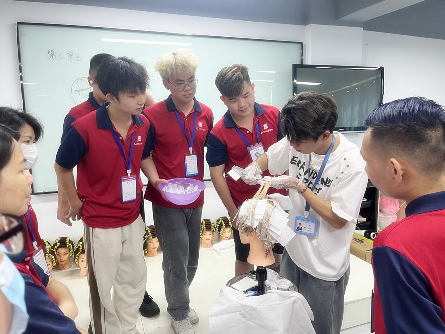 染發(fā)如何涂染膏？南寧專業(yè)燙染分享