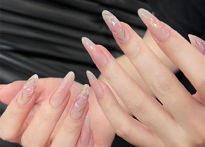 情人節(jié)美甲，美甲進修在南寧