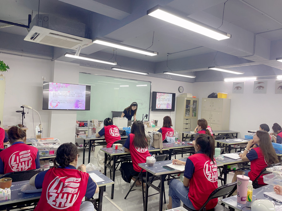 廣西學(xué)美甲零經(jīng)驗(yàn)：美甲理論知識有哪些？