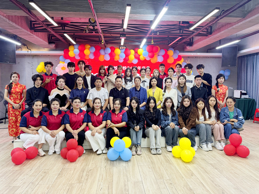 11月8日，南寧麗竹職業(yè)培訓學校校園文化藝術節(jié)盛大舉辦