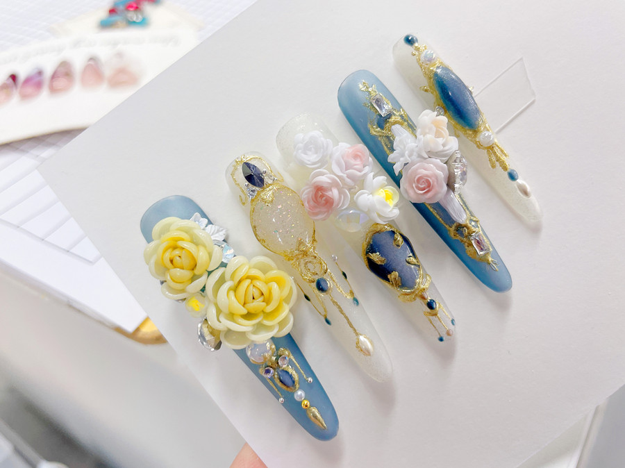 沒基礎學美甲學員作品：雕花線條美甲