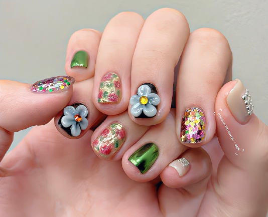 氛圍感美甲，廣西美甲藝術學校收集整理