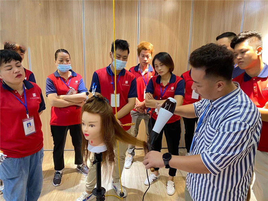 快速洗吹頭發(fā)的技巧，廣西吹風(fēng)造型整理