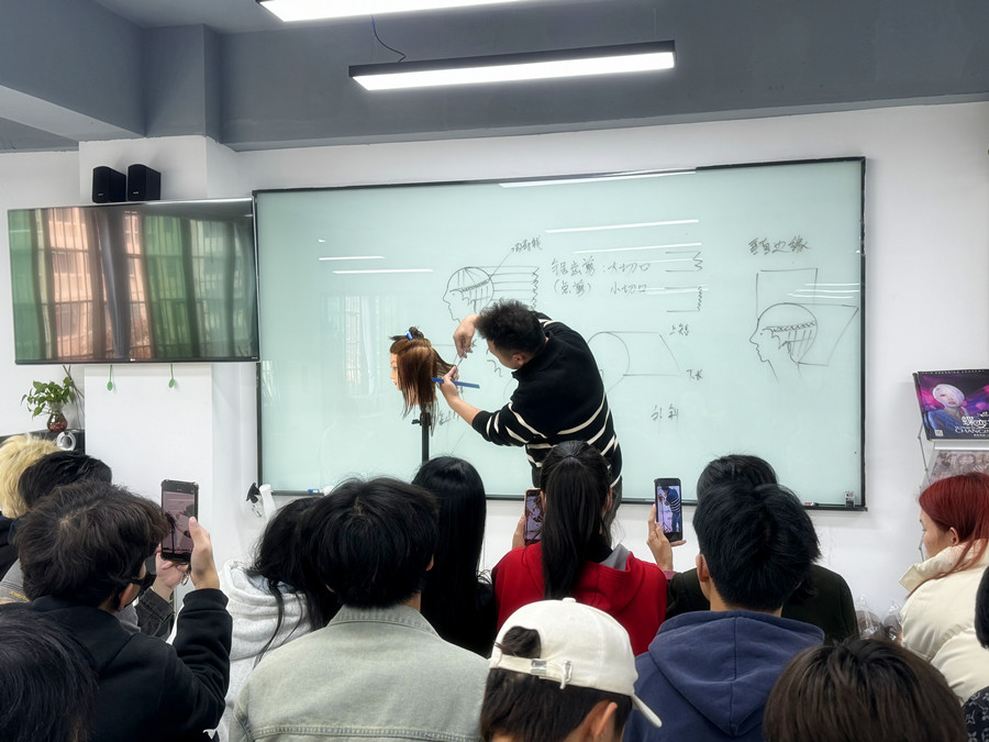 內(nèi)斜手法練習(xí)，廣西美發(fā)女士剪發(fā)培訓(xùn)