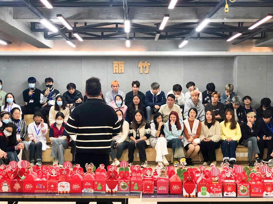 南寧美容美發(fā)化妝美甲學(xué)校玩轉(zhuǎn)“跨年”