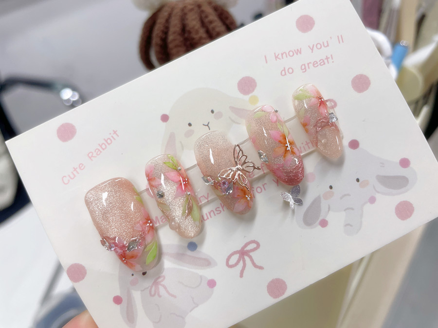 春日貓眼彩繪美甲，南寧美甲店推薦網(wǎng)紅款作品