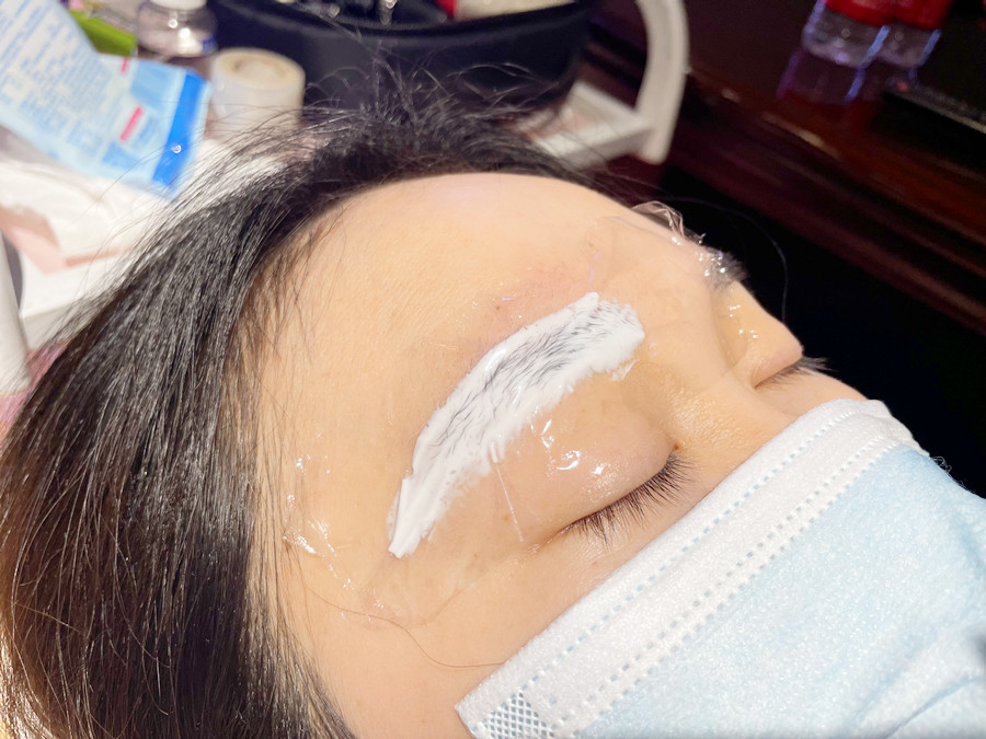 紋繡操作蘸取色料技巧 | 廣西學紋繡哪里便宜