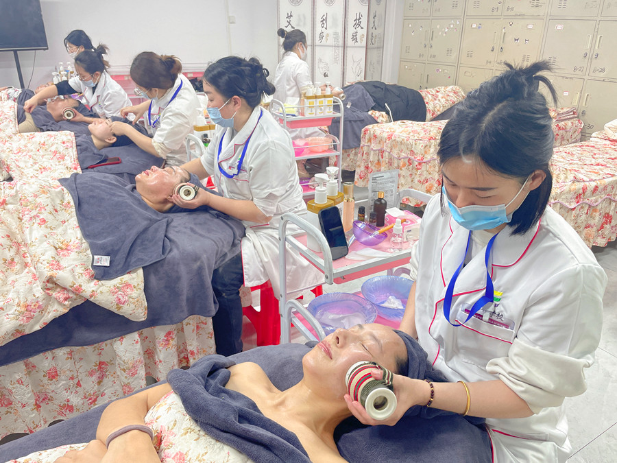 廣西南寧學美容：適合春天艾灸的身體部位