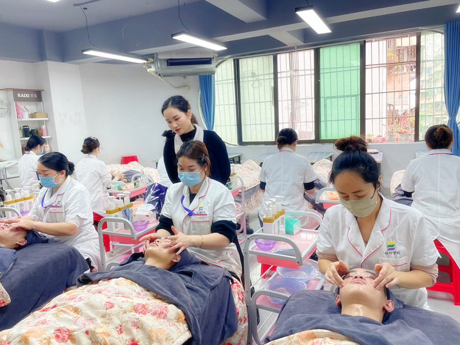 面部按摩手部操作技巧，廣西美容一對(duì)一教學(xué)