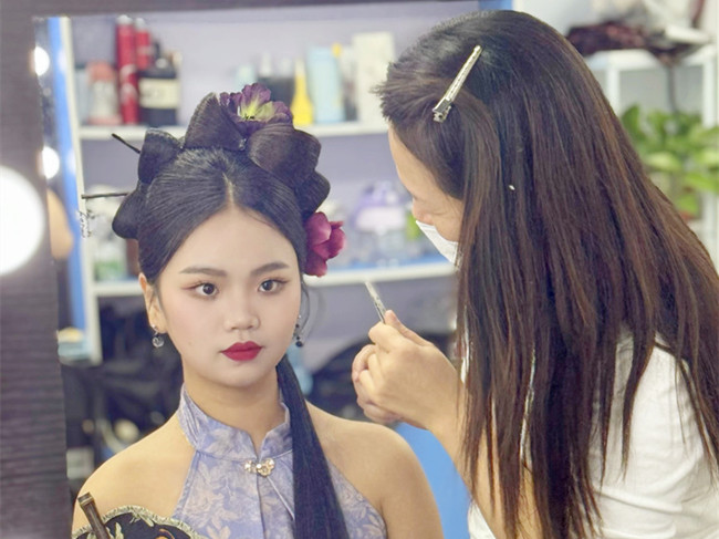 清冷新中式，南寧美妝學(xué)院零基礎(chǔ)學(xué)員作品