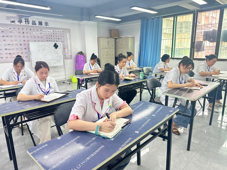 南寧學(xué)美容去哪學(xué)？麗竹學(xué)校美容專(zhuān)業(yè)歡迎您