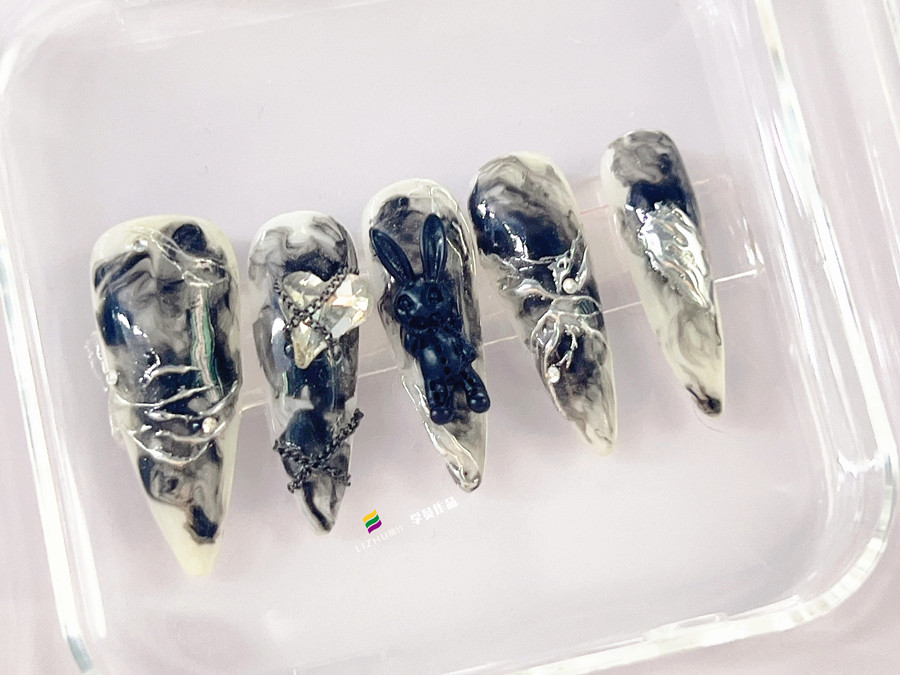 水墨暈染飾品美甲，南寧美甲店學(xué)徒必須款