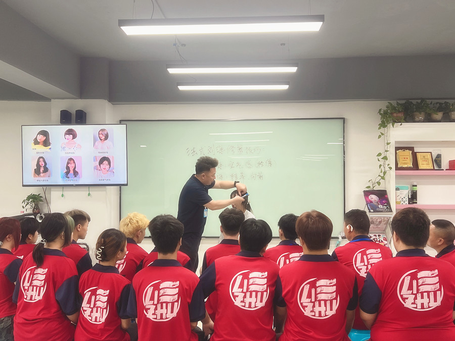 不同臉型適合的劉海類(lèi)型，南寧剪發(fā)學(xué)習(xí)分享