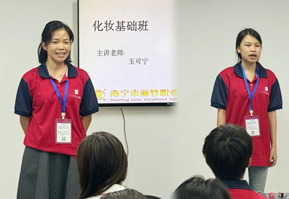 化妝新生自我介紹，廣西化妝課堂日常