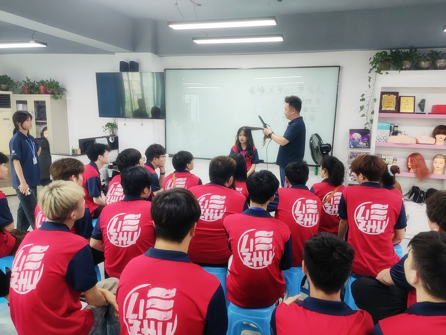 通用燙發(fā)后打理技巧，廣西燙染專業(yè)學校分享