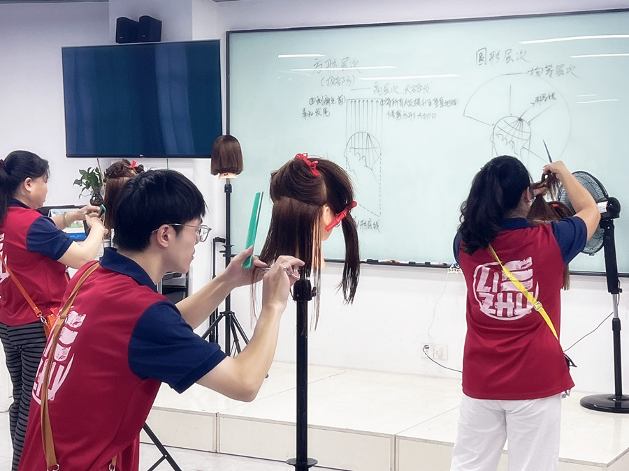 圓形層次修剪是什么？廣西美發(fā)造型學校為你解答