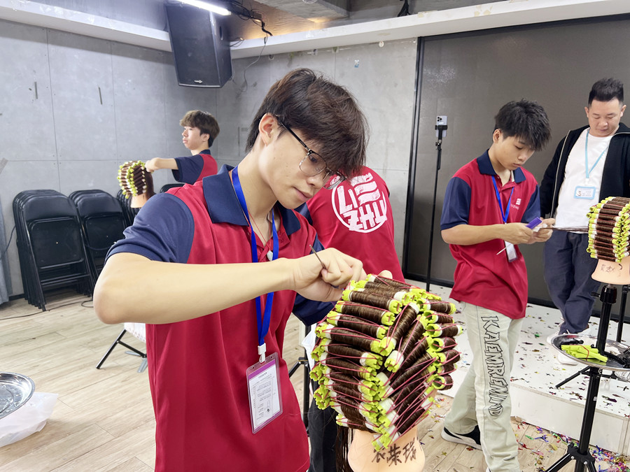 美發(fā)新手如何學(xué)上杠？南寧卷發(fā)培訓(xùn)